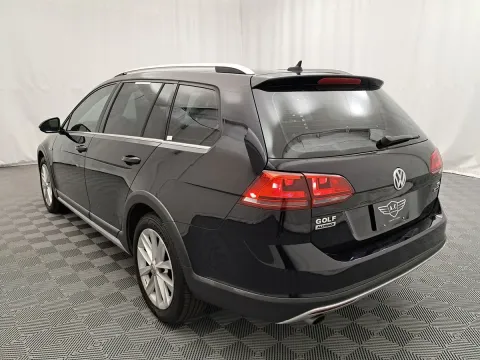 More photos of 2017 Volkswagen Golf Alltrack SEL at Autos of Chicago, IL