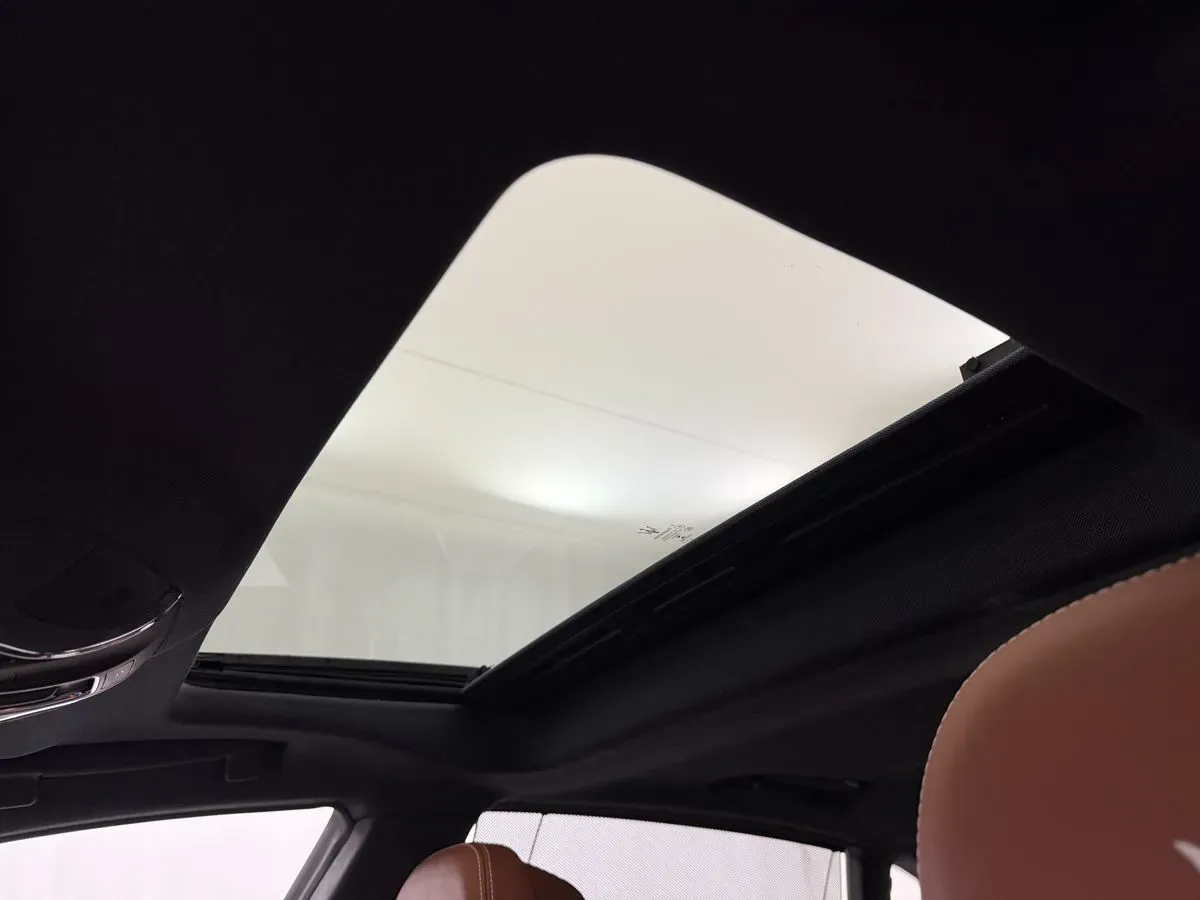 Maserati Quattroporte photo 9