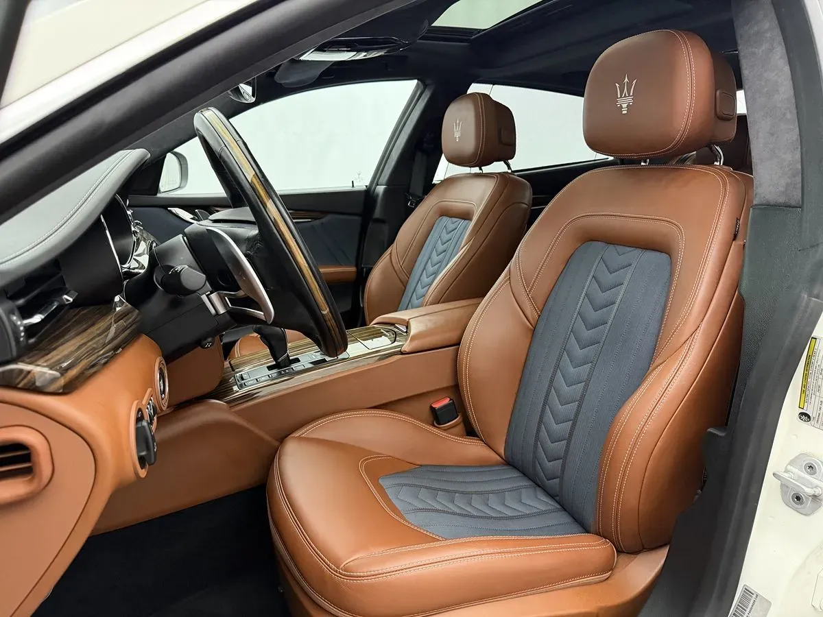Maserati Quattroporte photo 10