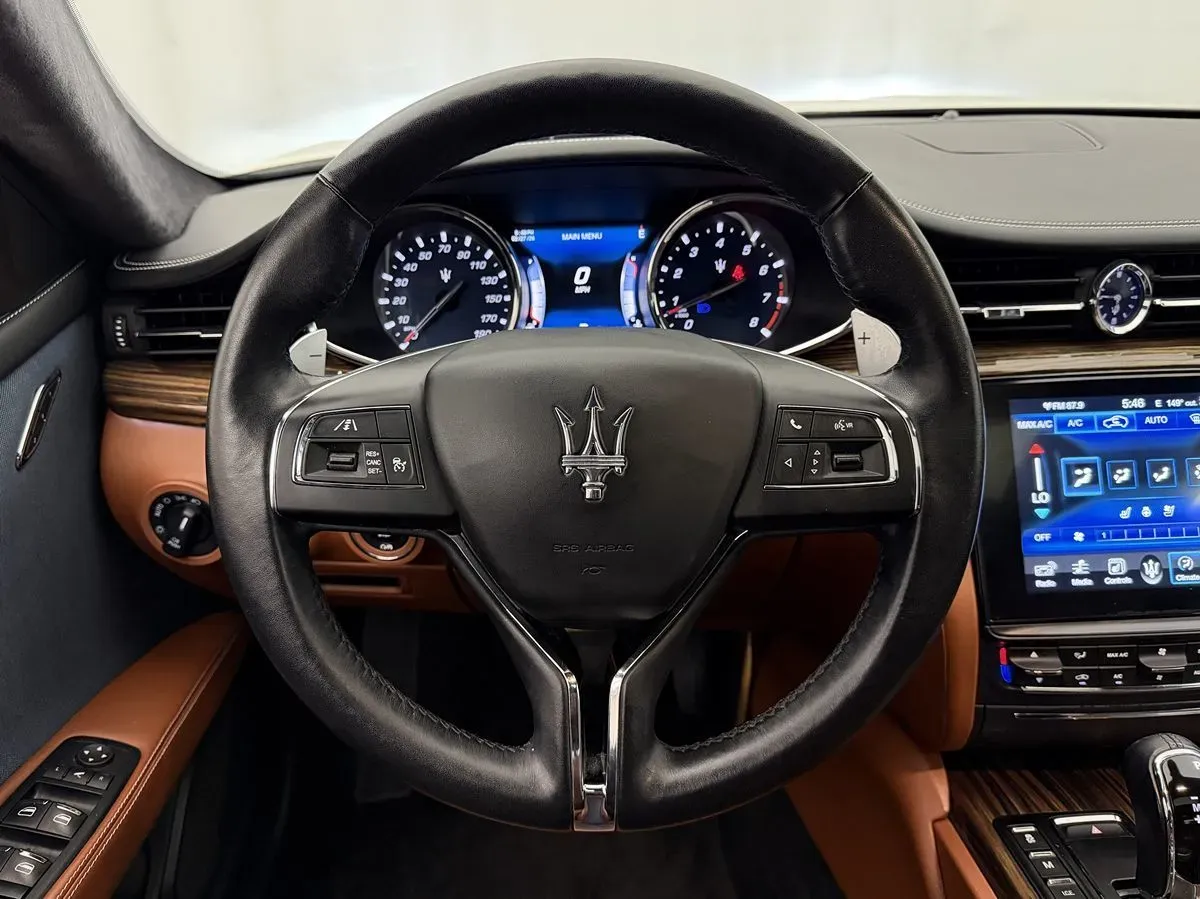 Maserati Quattroporte photo 11