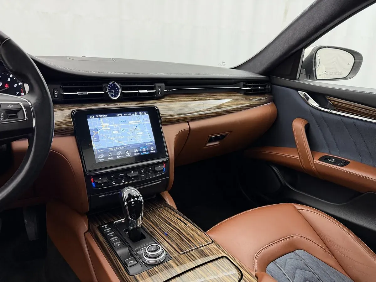 Maserati Quattroporte photo 17