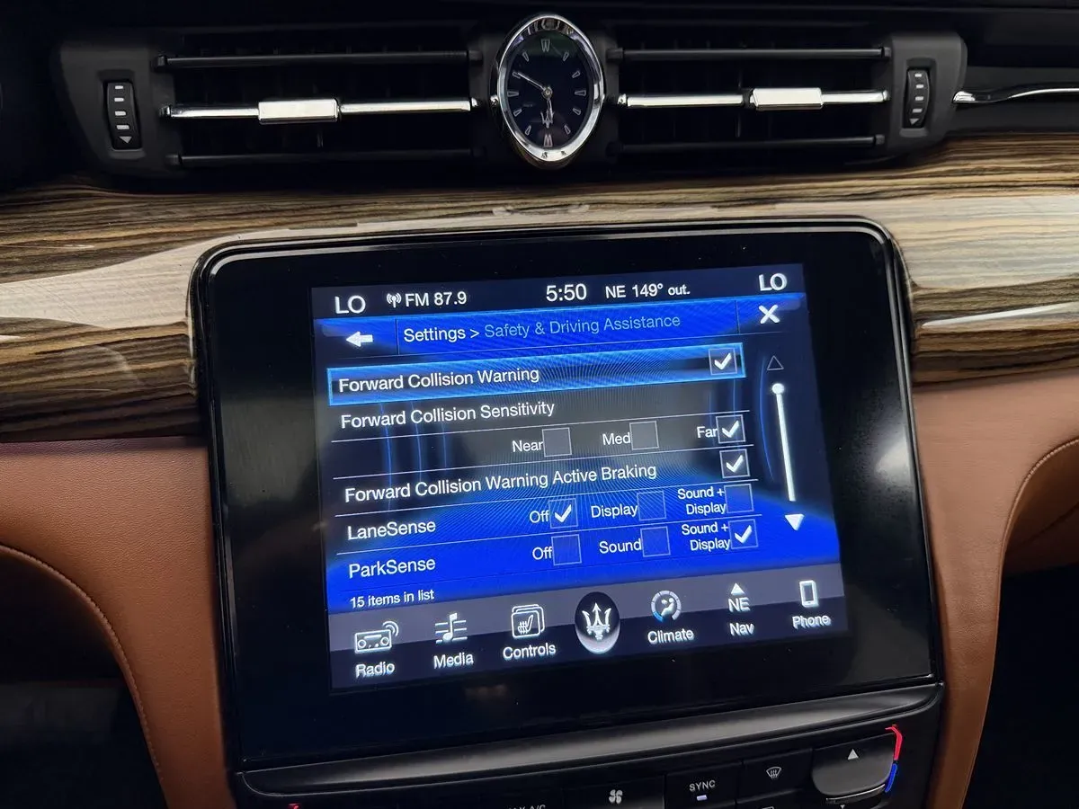 Maserati Quattroporte photo 18