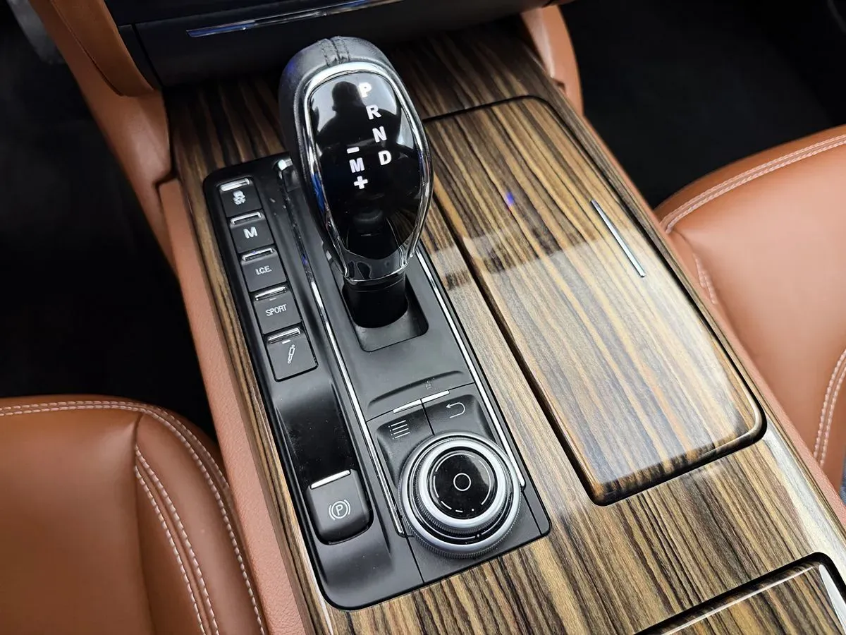 Maserati Quattroporte photo 28