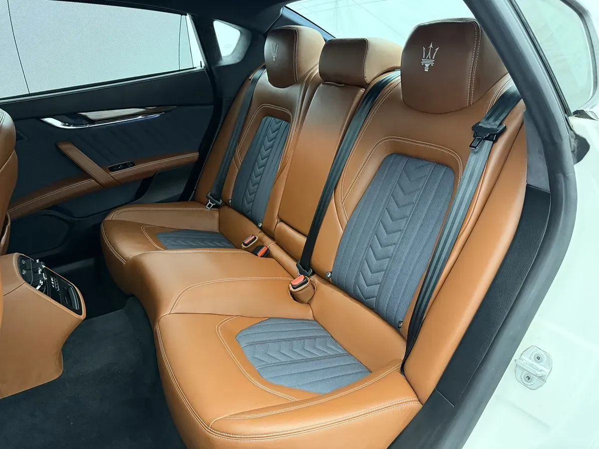 Maserati Quattroporte photo 29
