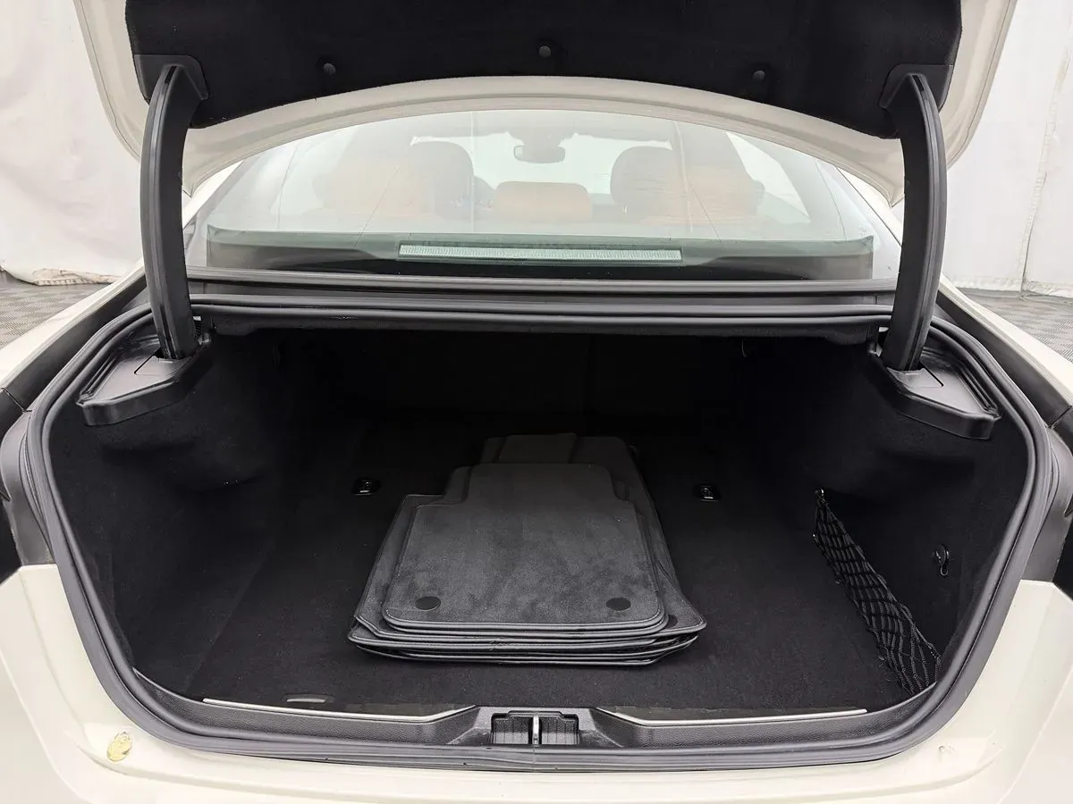 Maserati Quattroporte photo 33