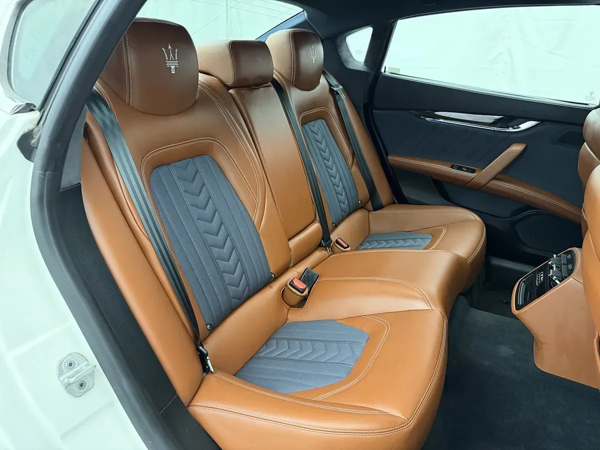 Maserati Quattroporte photo 31