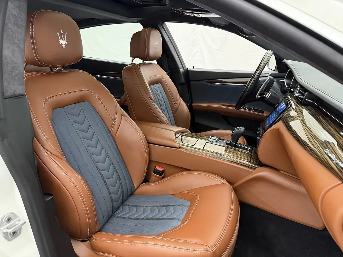 Maserati Quattroporte photo 32