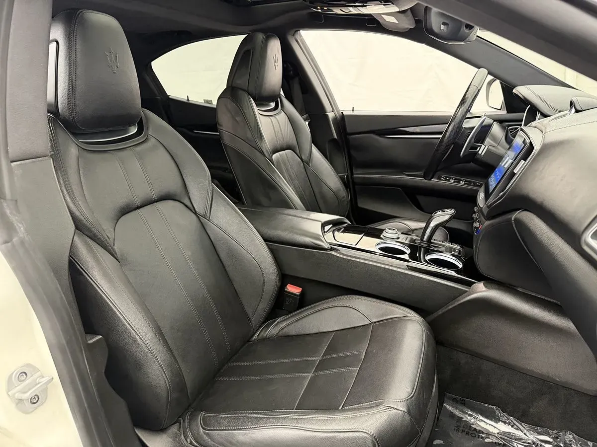 Maserati Ghibli photo 26