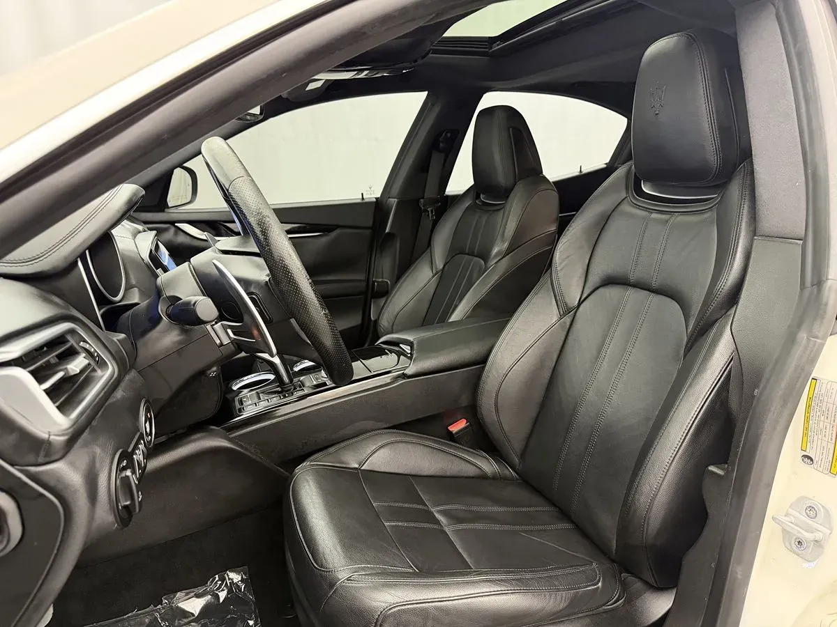 Maserati Ghibli photo 10