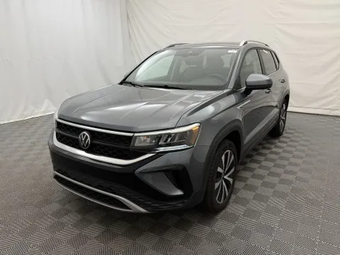Photos of 2023 Volkswagen Taos SE for sale in Arlington Heights, IL at Autos of Chicago