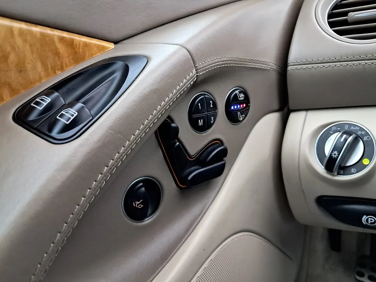 Mercedes-Benz SL-Class photo 19