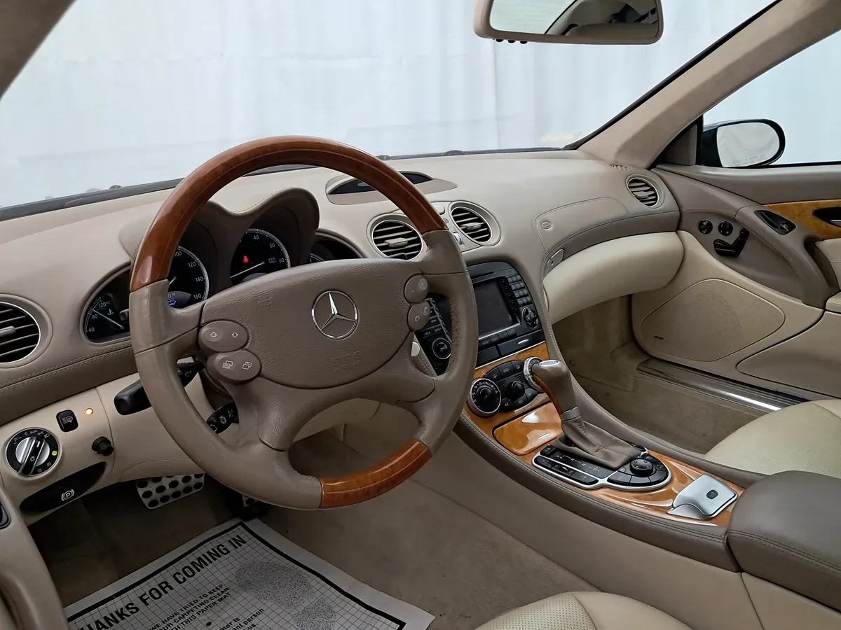 Mercedes-Benz SL-Class photo 14