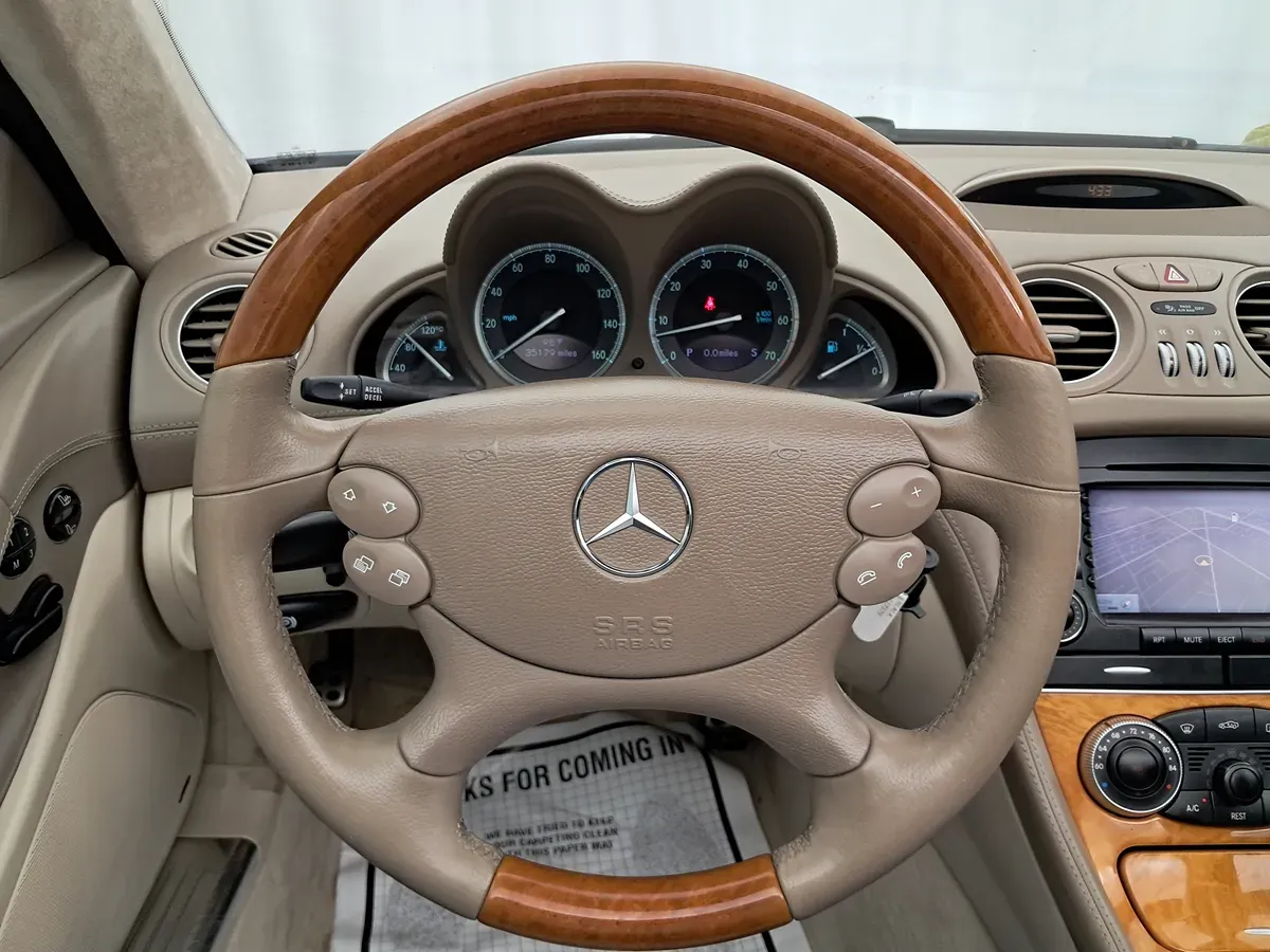 Mercedes-Benz SL-Class photo 17