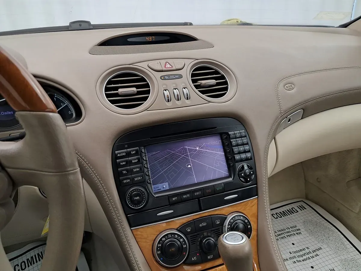 Mercedes-Benz SL-Class photo 23