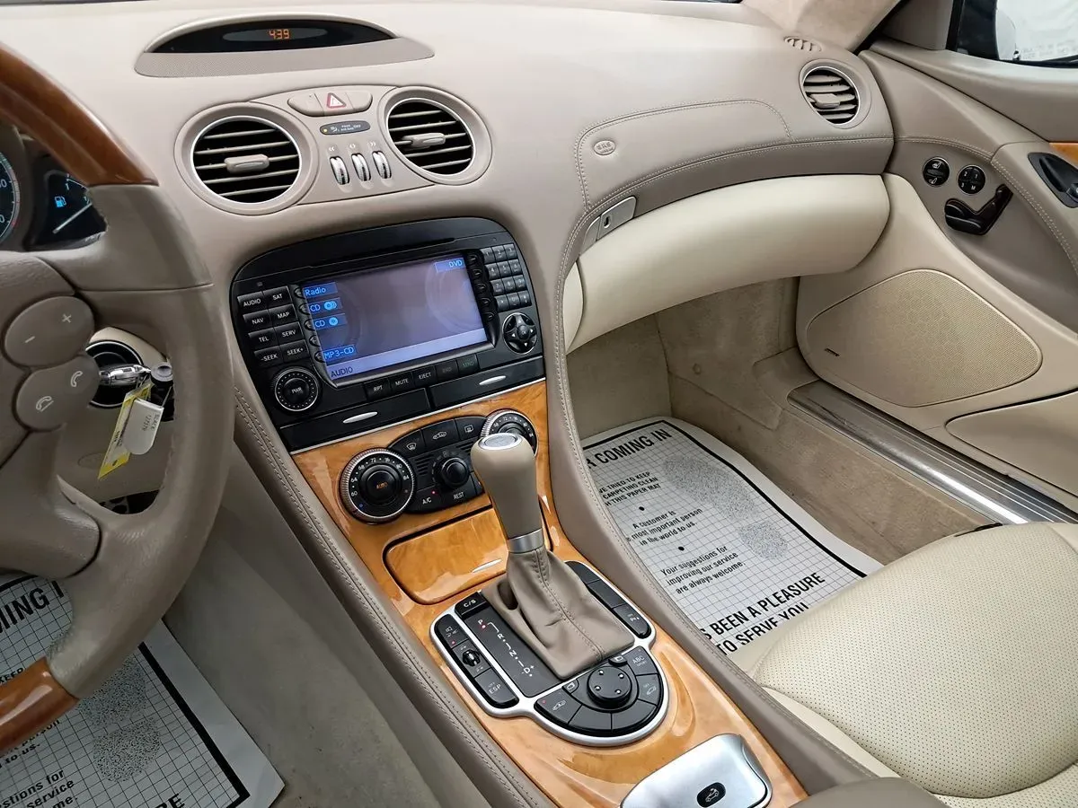 Mercedes-Benz SL-Class photo 22
