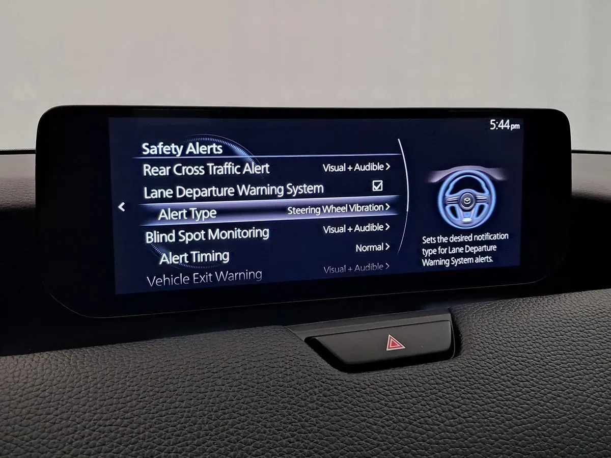 Mazda CX-90 photo 28