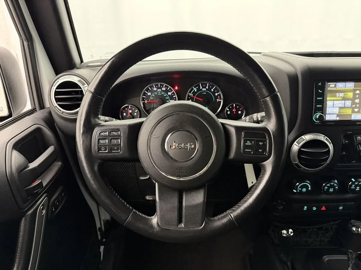 Jeep Wrangler photo 9