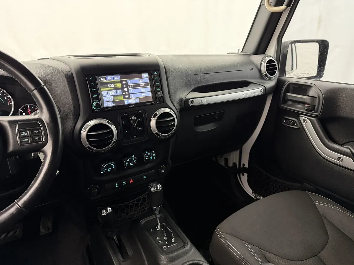 Jeep Wrangler photo 14