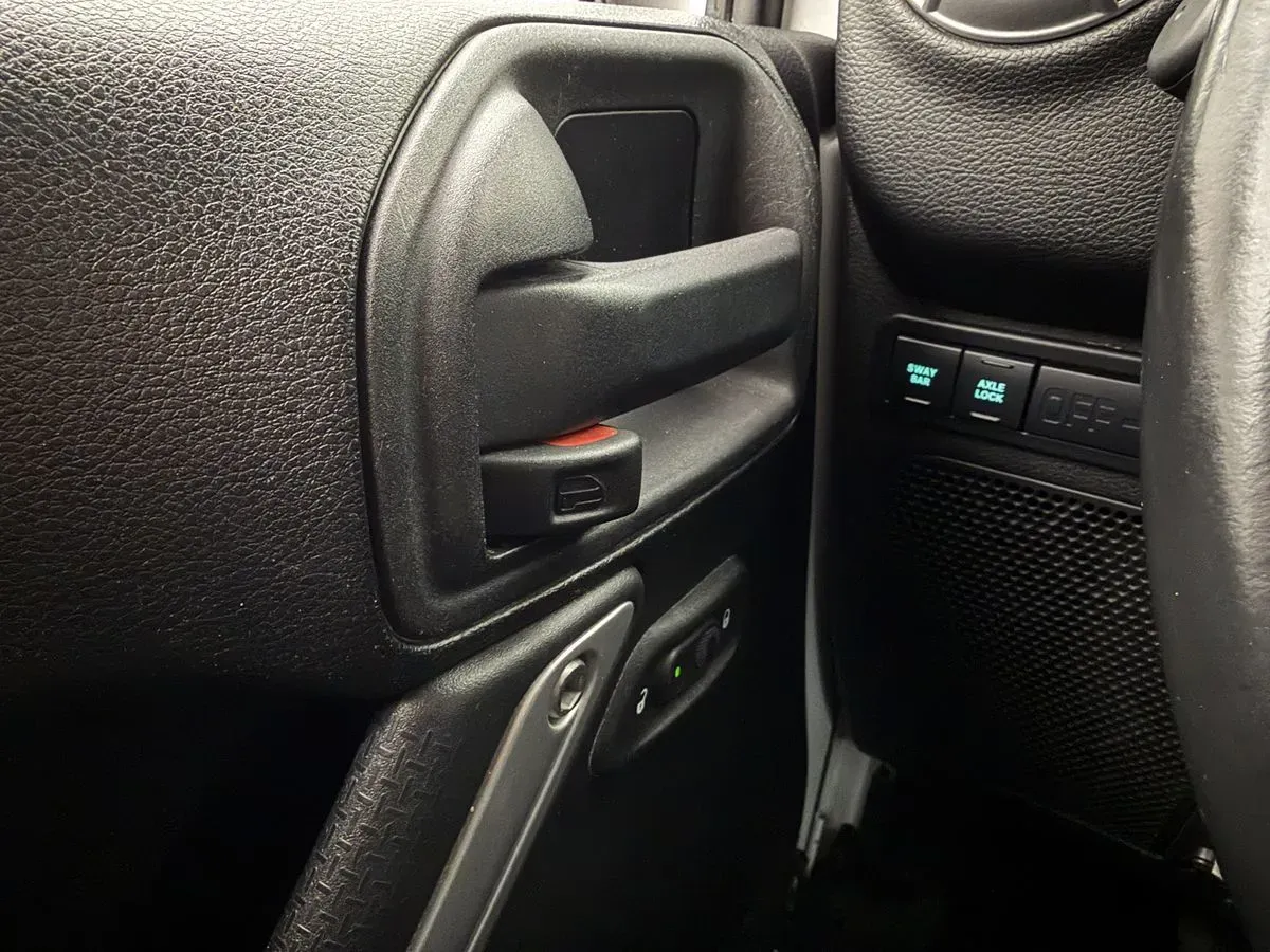 Jeep Wrangler photo 10