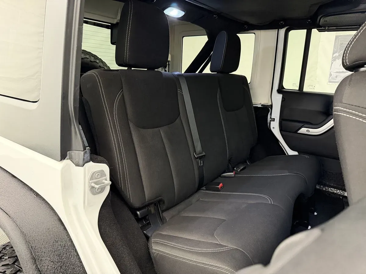 Jeep Wrangler photo 20