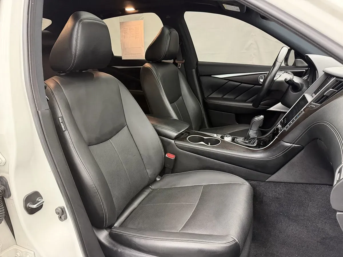 Infiniti Q50 photo 32