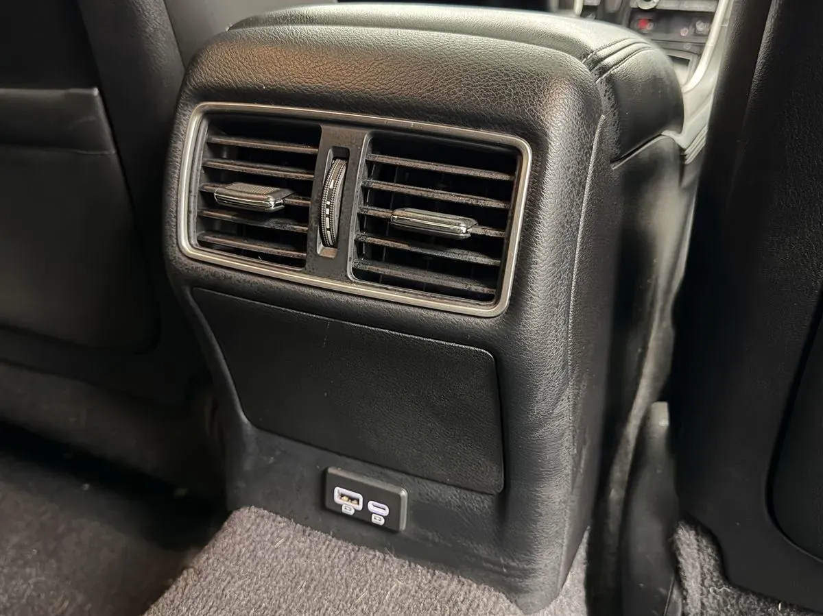 Infiniti Q50 photo 30