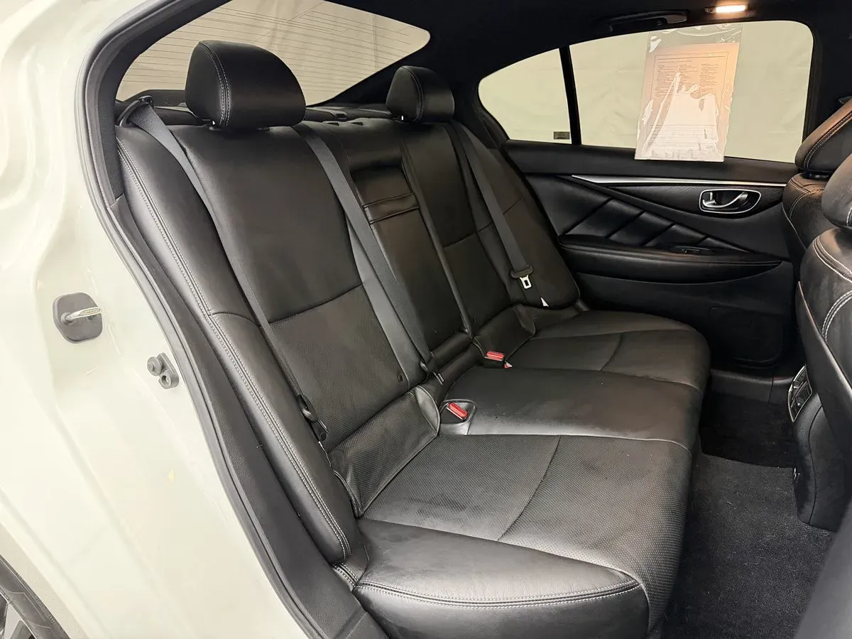Infiniti Q50 photo 31