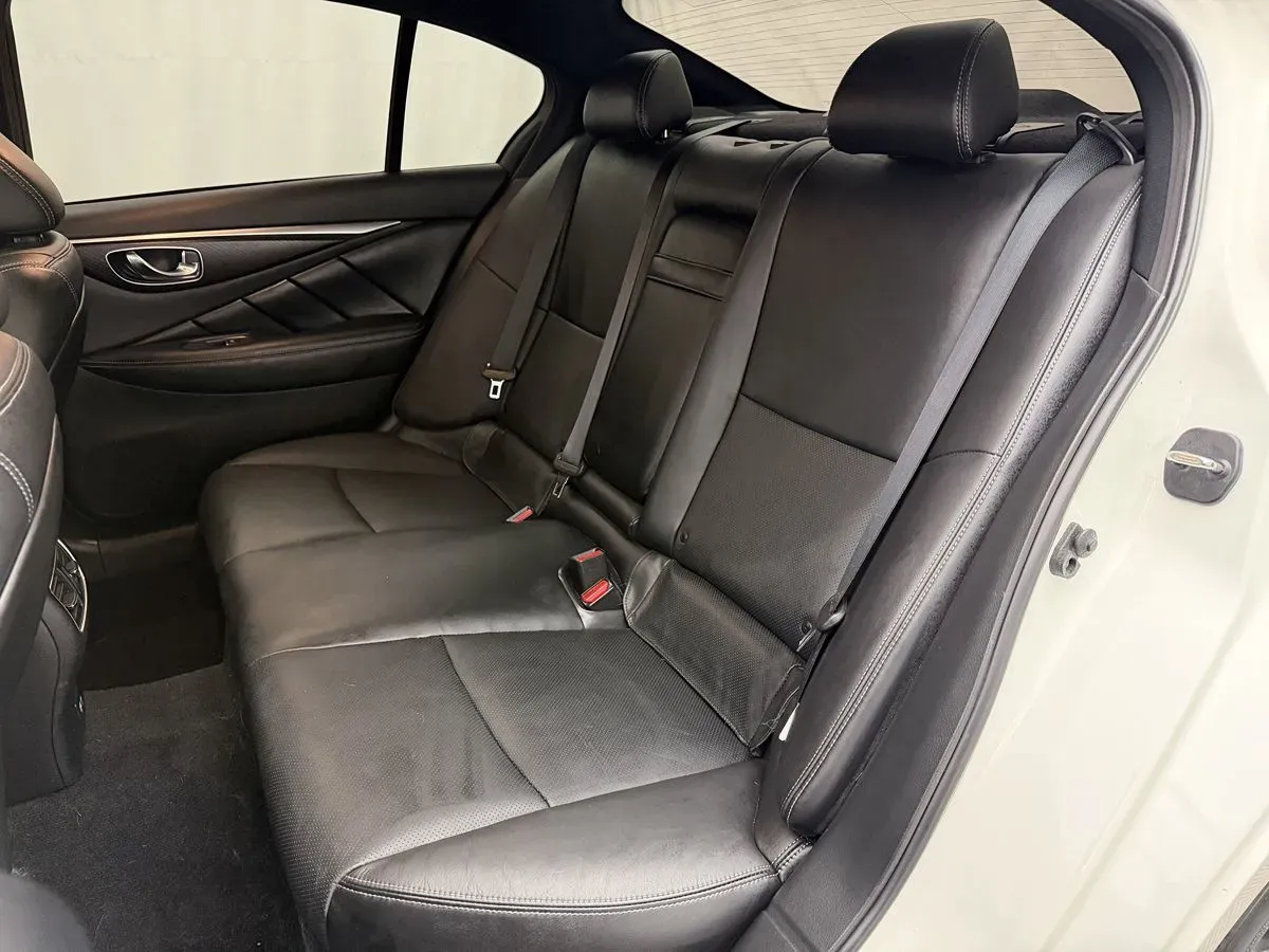 Infiniti Q50 photo 29