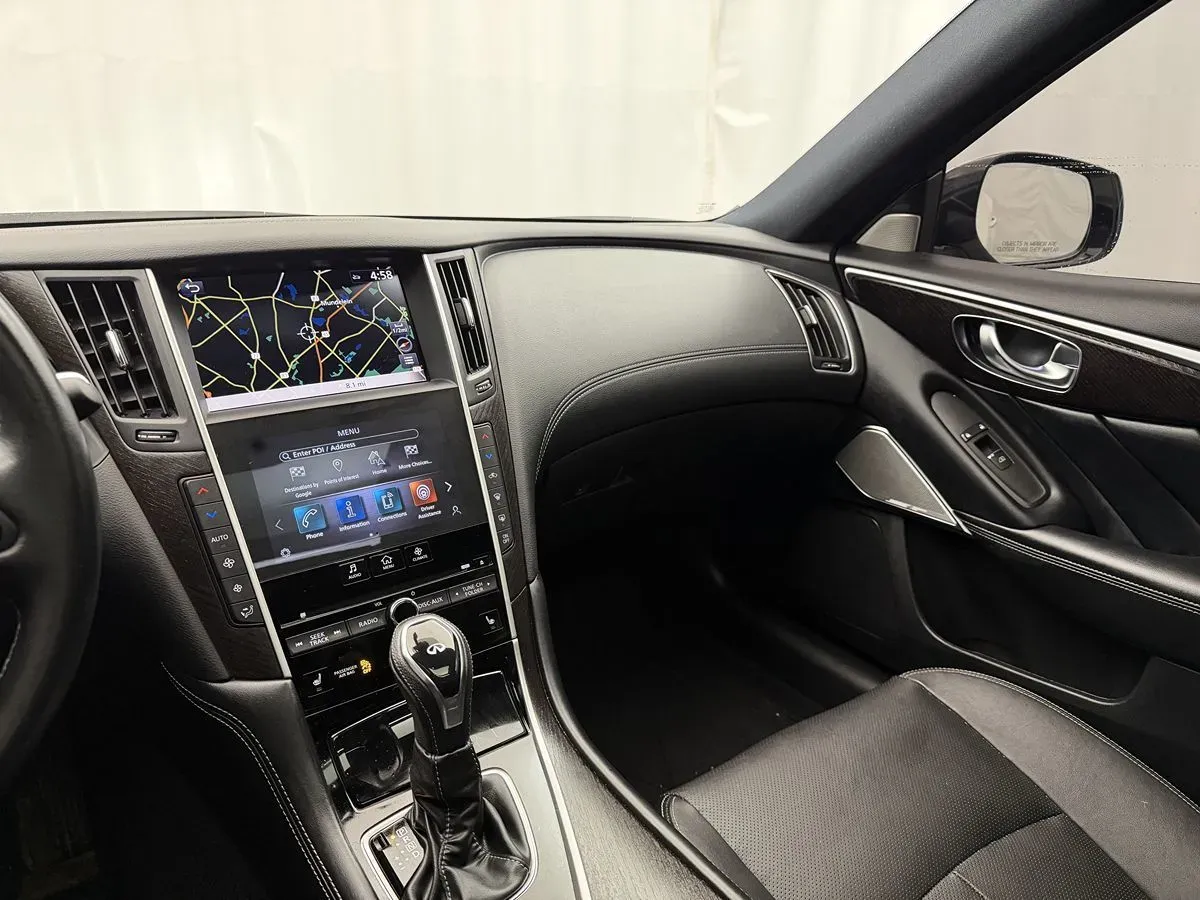 Infiniti Q50 photo 22