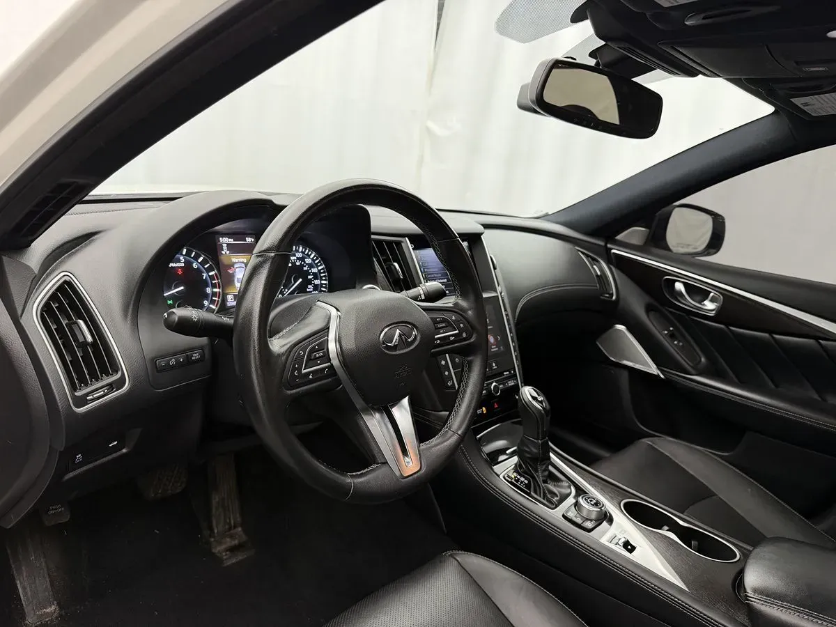 Infiniti Q50 photo 9