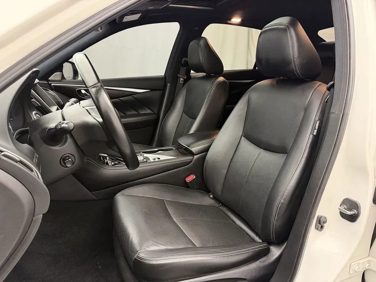 Infiniti Q50 photo 11