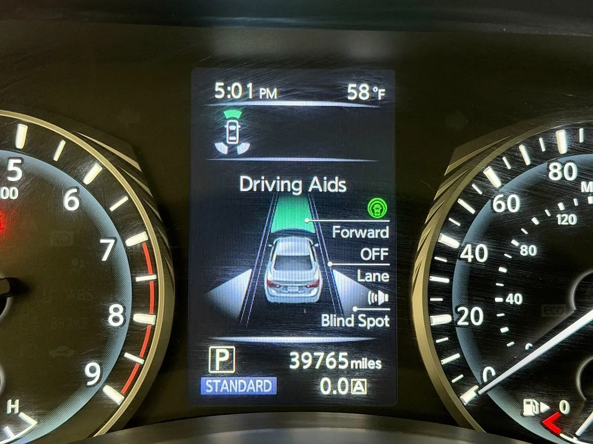 Infiniti Q50 photo 13