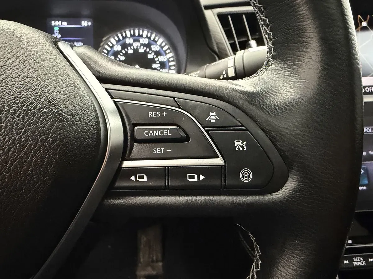 Infiniti Q50 photo 18