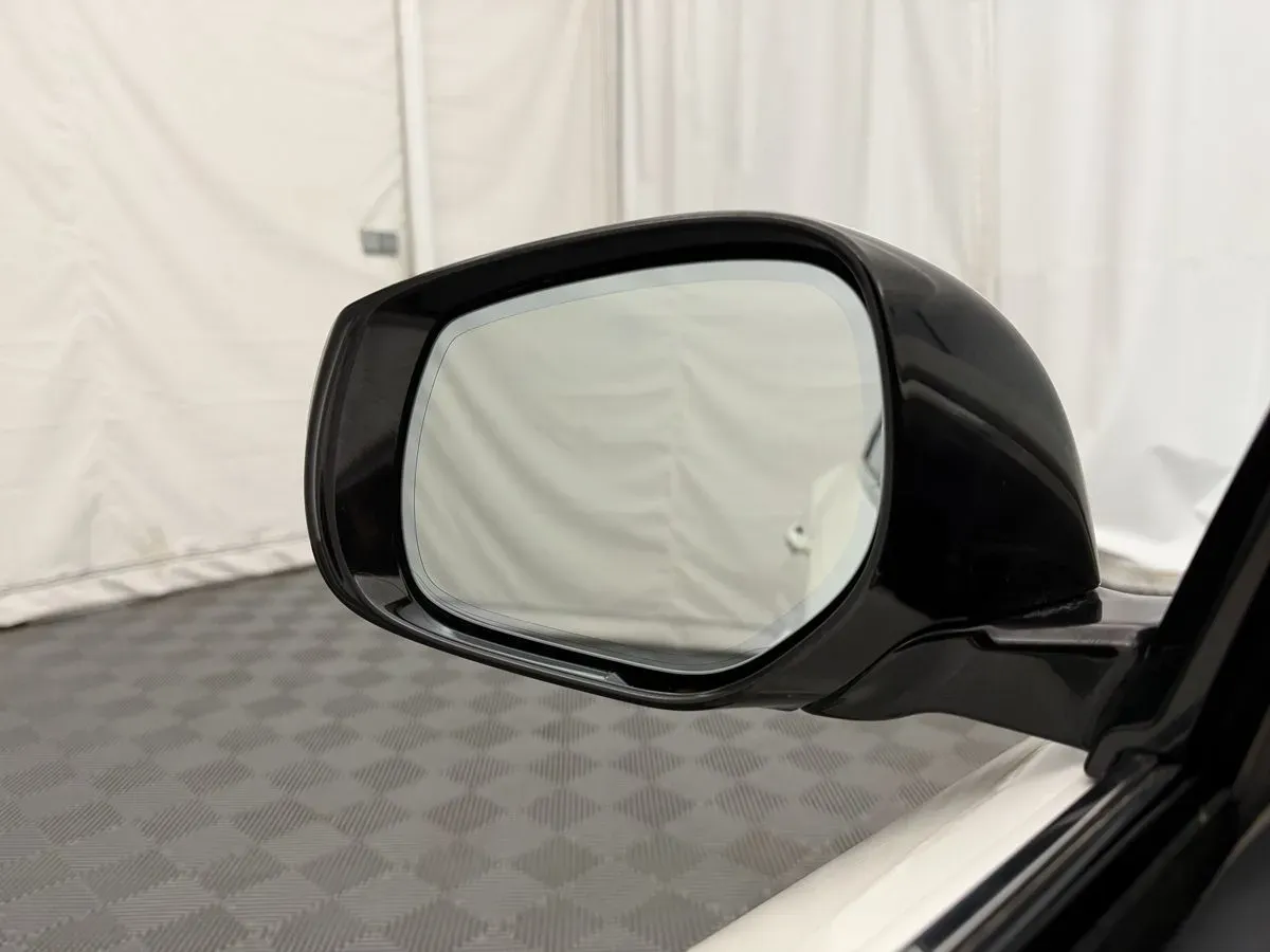 Infiniti Q50 photo 21