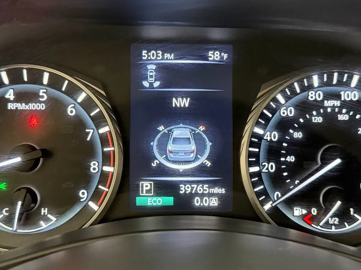 Infiniti Q50 photo 16