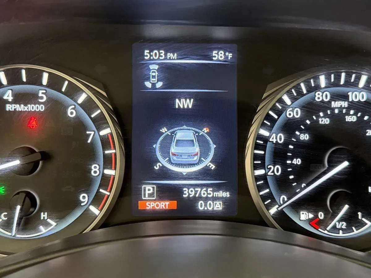 Infiniti Q50 photo 14