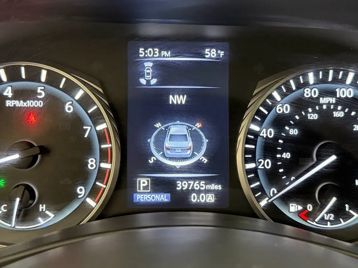 Infiniti Q50 photo 17