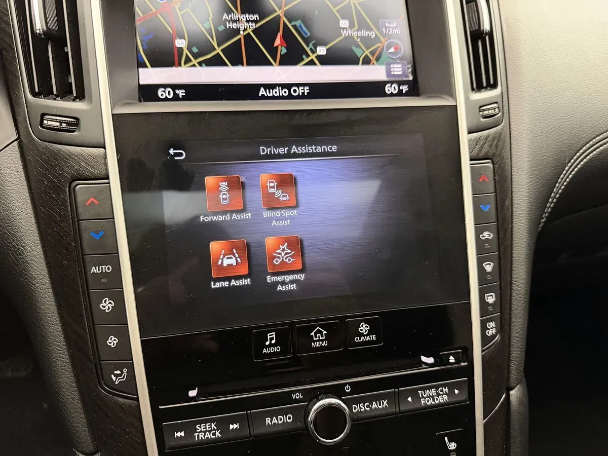 Infiniti Q50 photo 27