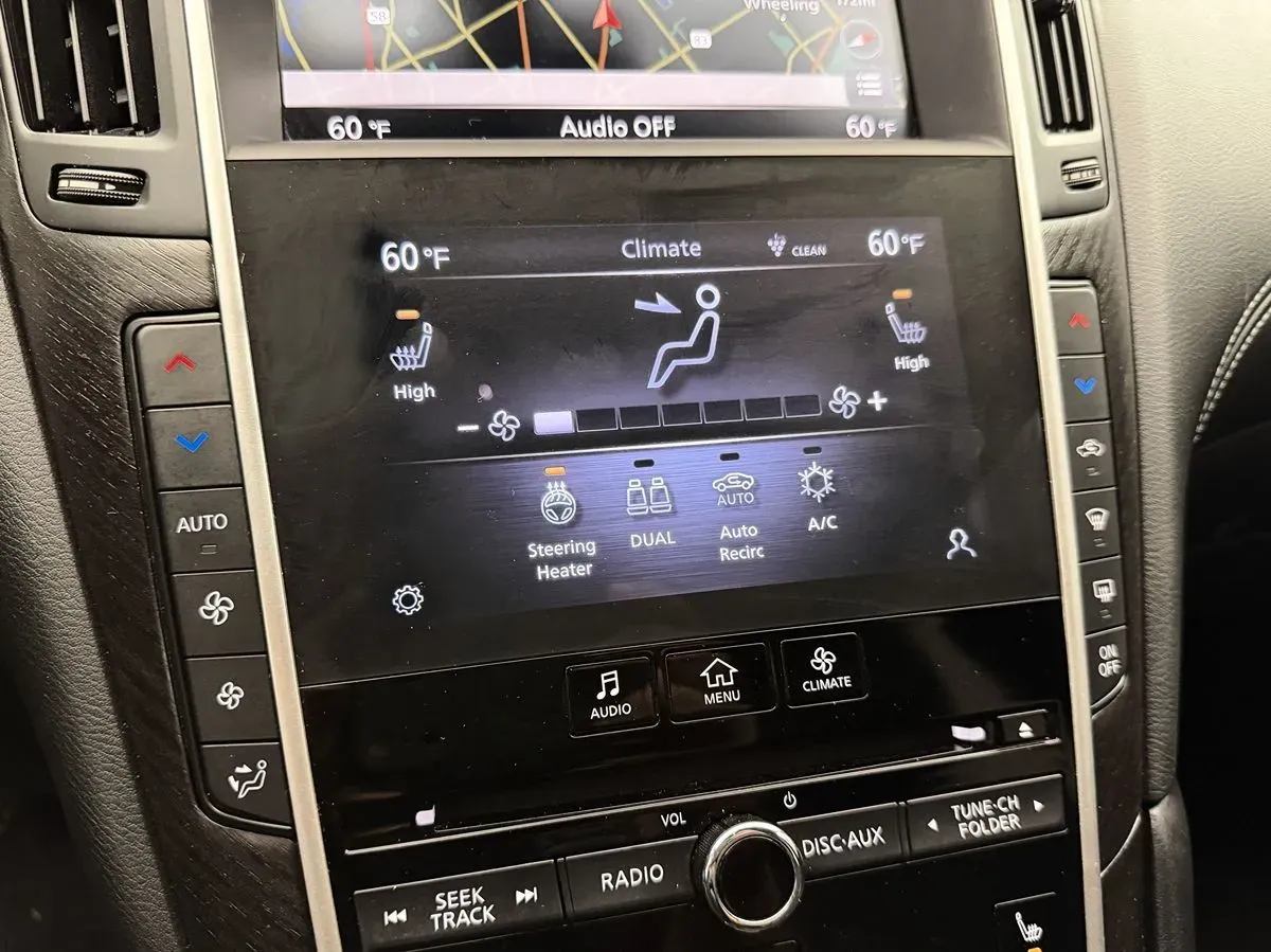 Infiniti Q50 photo 28