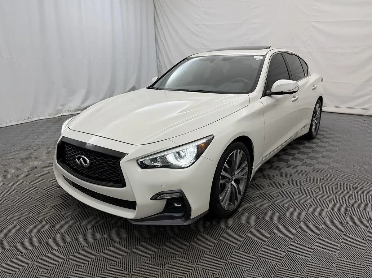 Infiniti Q50 photo 2