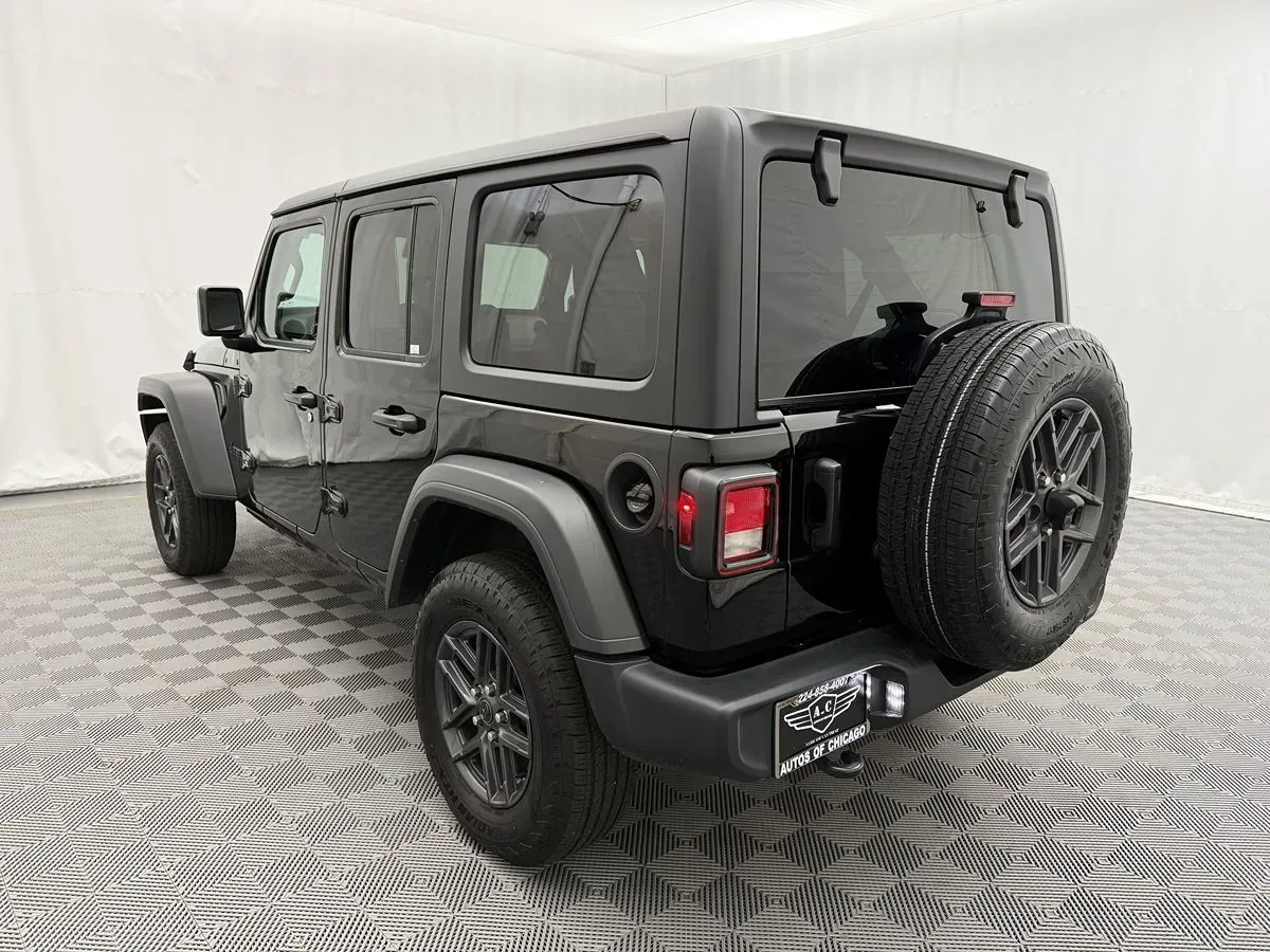 Jeep Wrangler photo 6