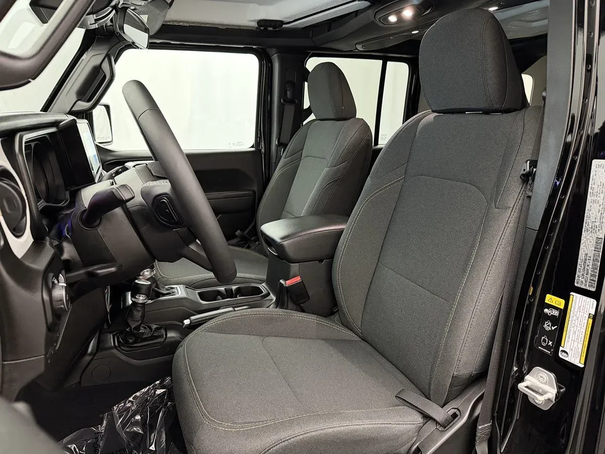 Jeep Wrangler photo 12