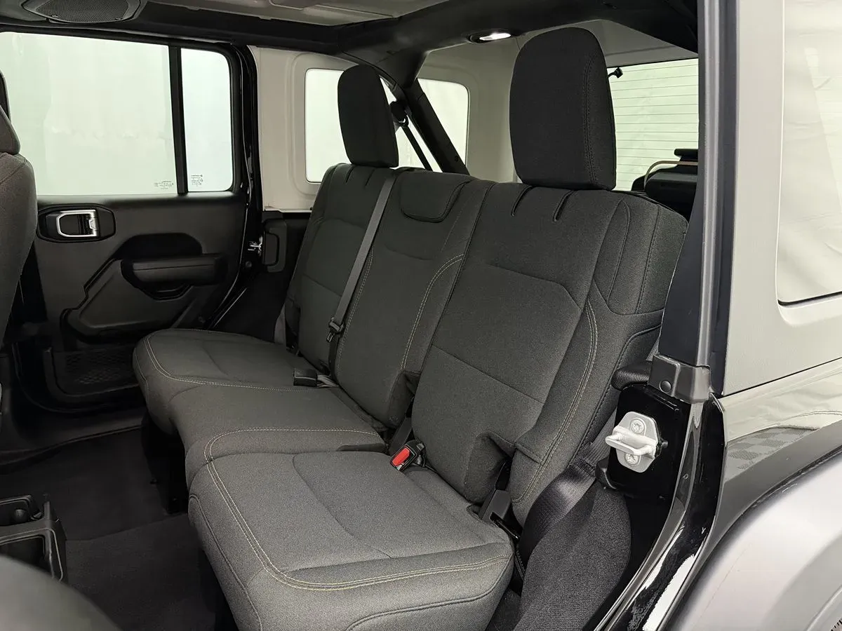 Jeep Wrangler photo 29