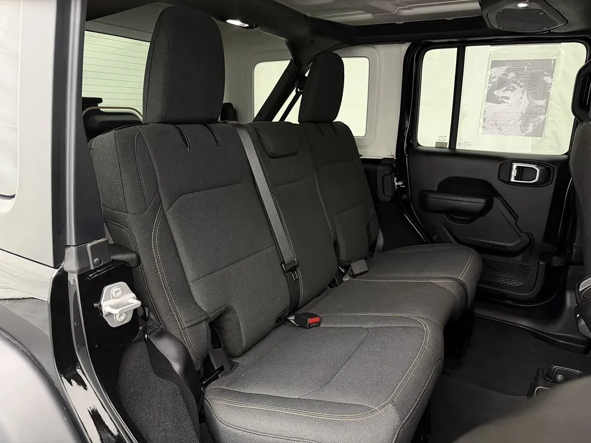 Jeep Wrangler photo 30