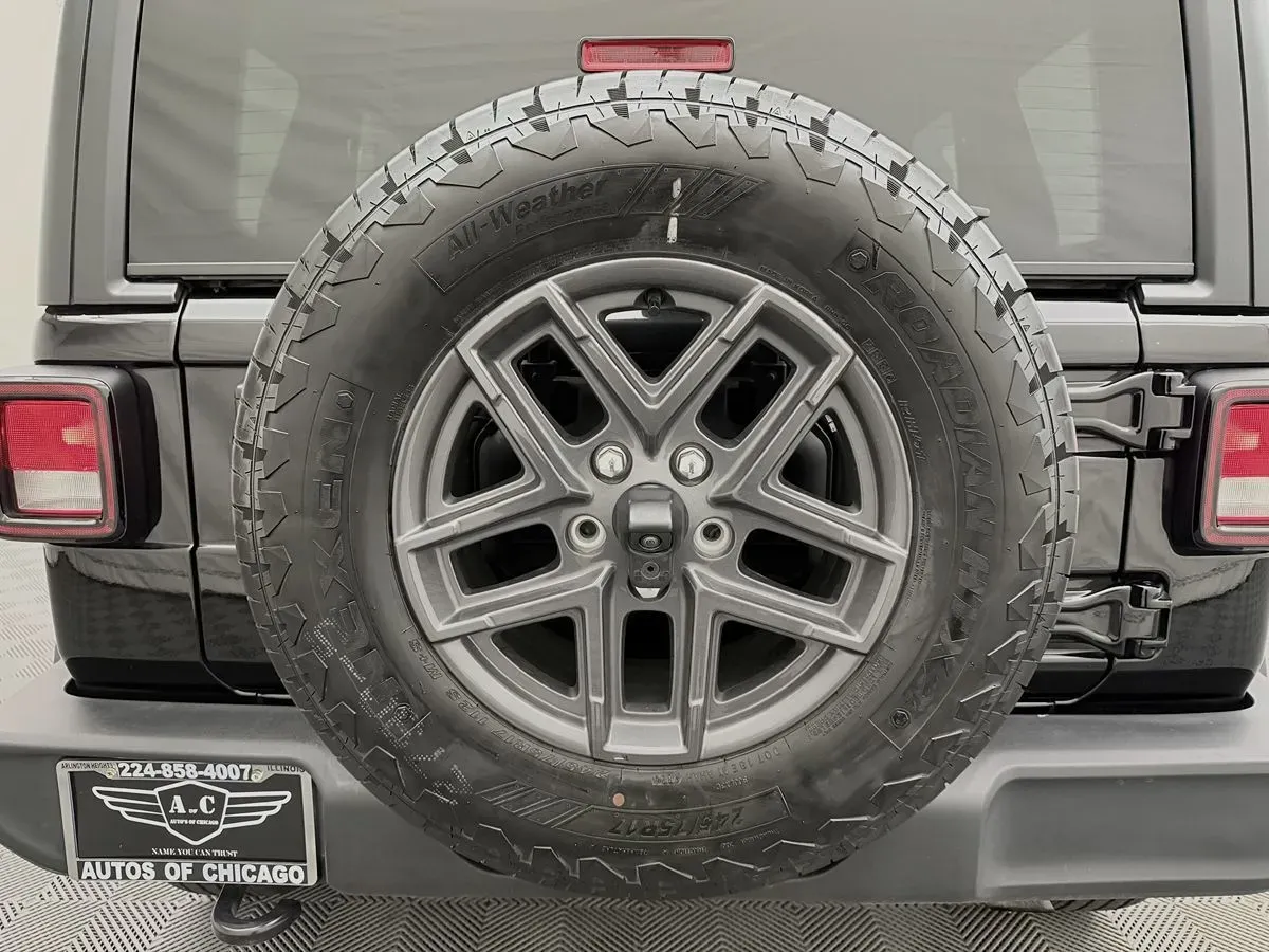 Jeep Wrangler photo 9