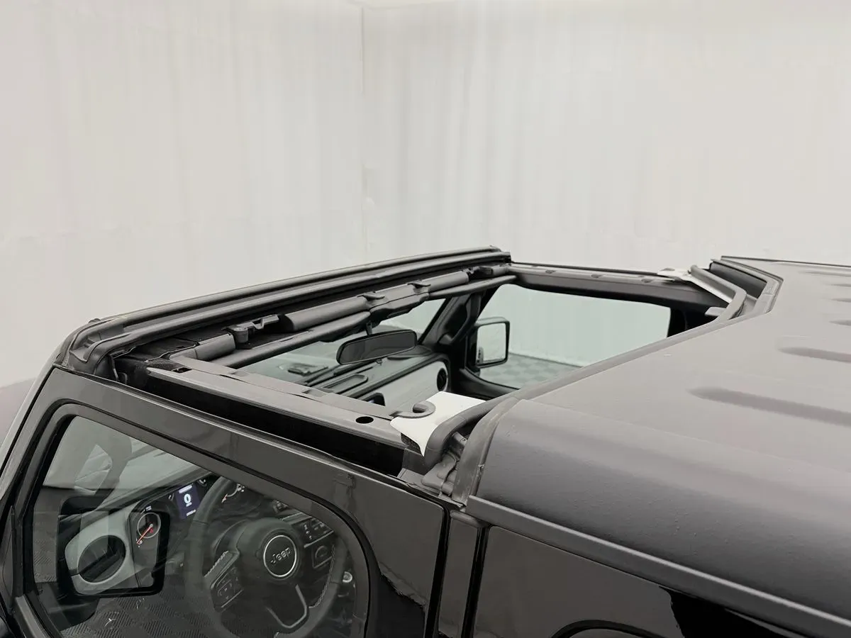 Jeep Wrangler photo 8