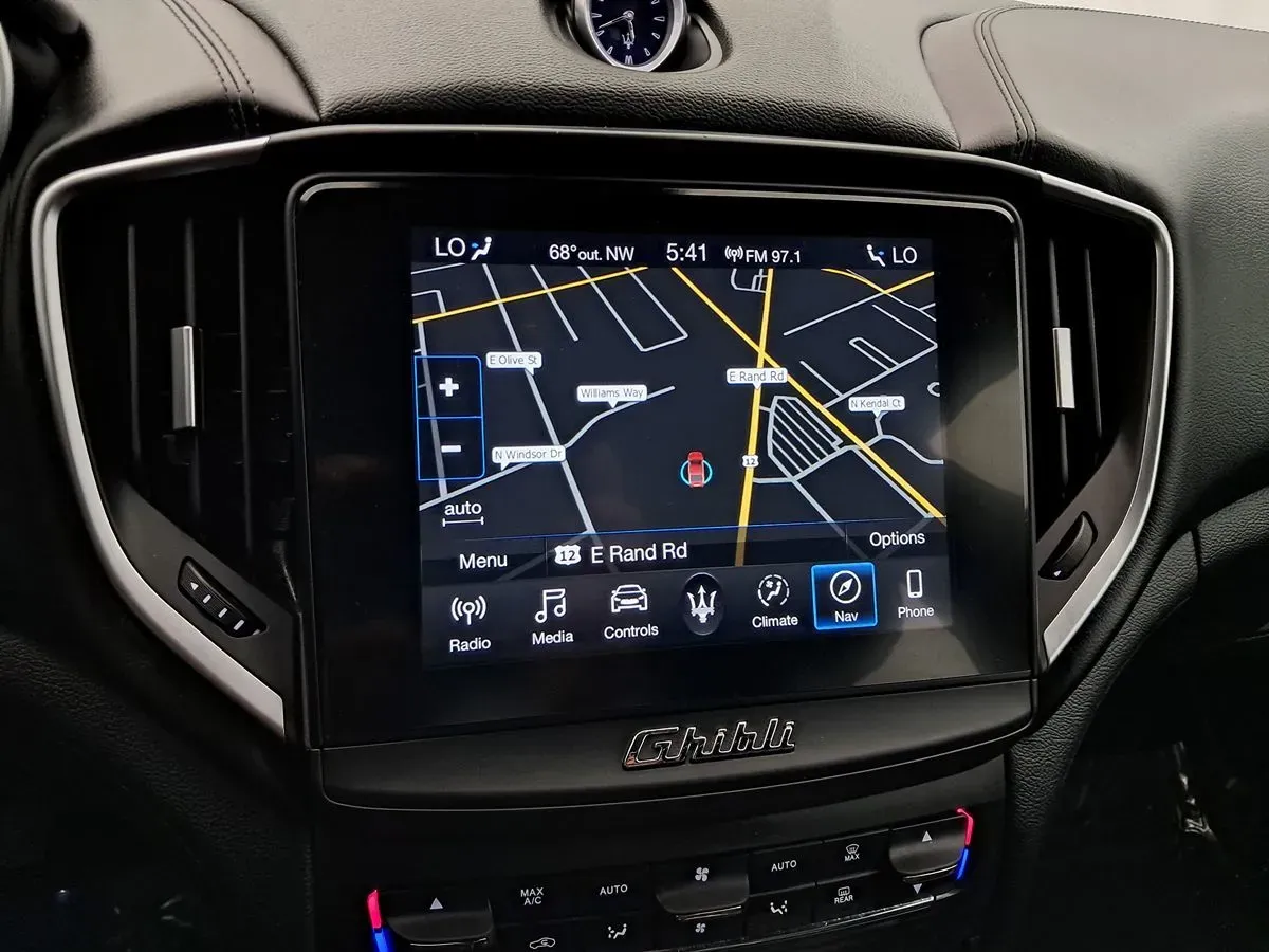 Maserati Ghibli photo 10