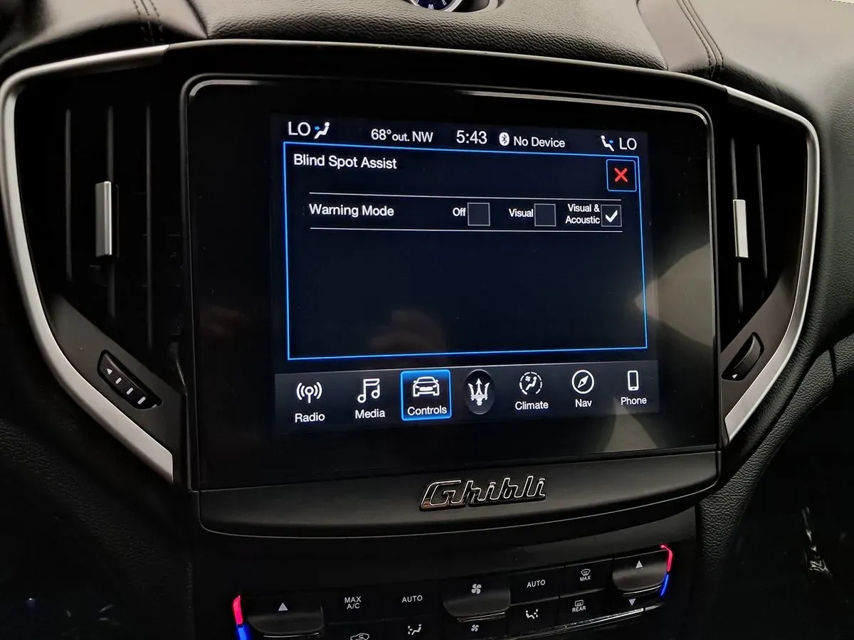 Maserati Ghibli photo 16
