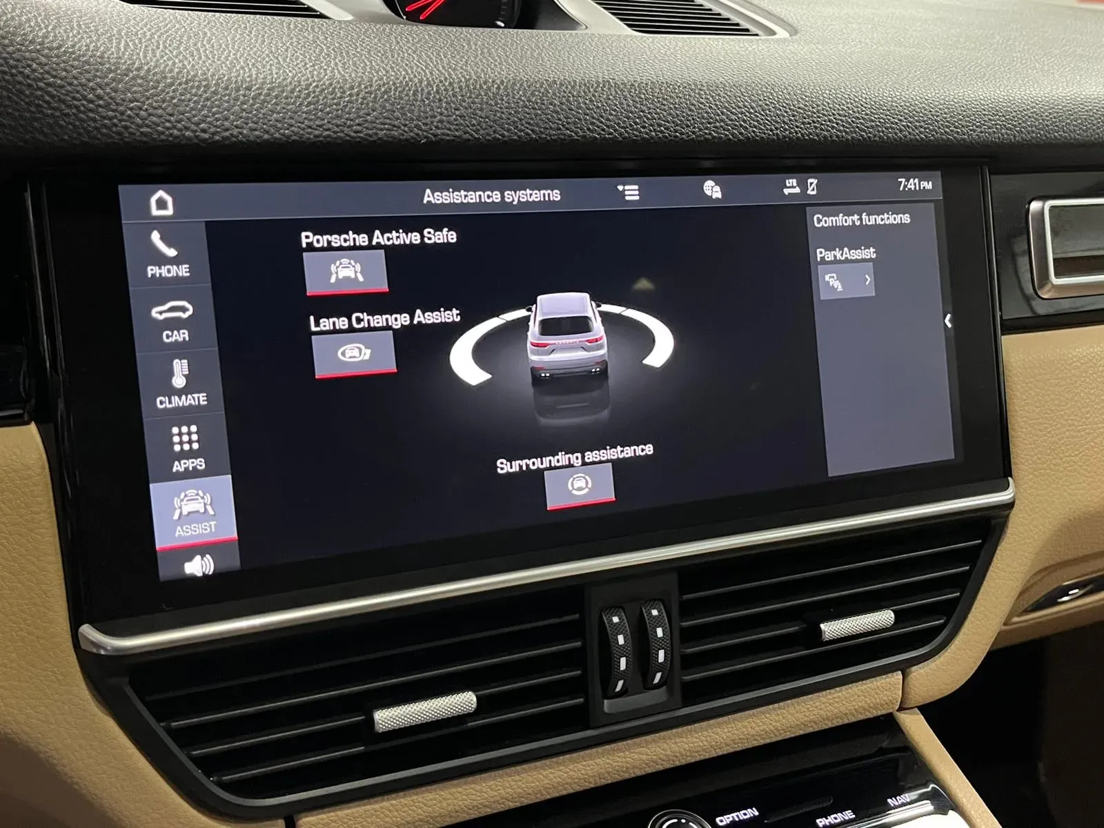 Porsche Cayenne photo 16