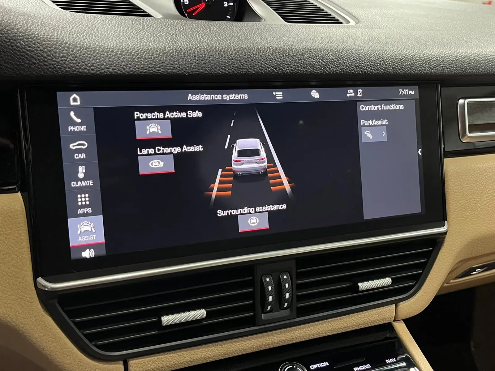 Porsche Cayenne photo 15